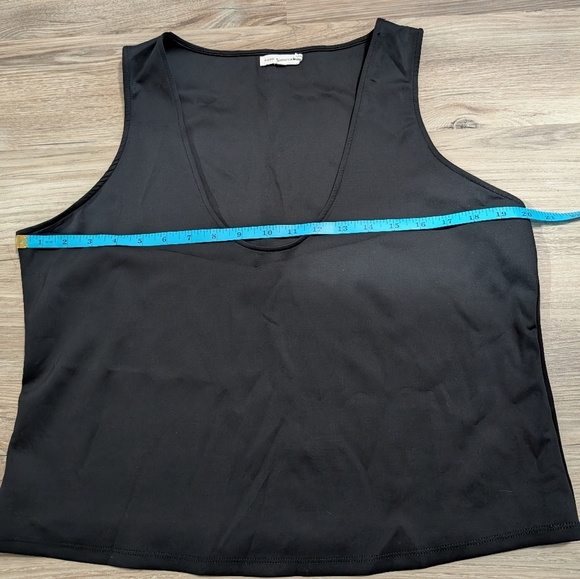 Good American Women's 6 (3XL), Cropped Deep V-Neck Black Tank Top - Picture 4 of 5